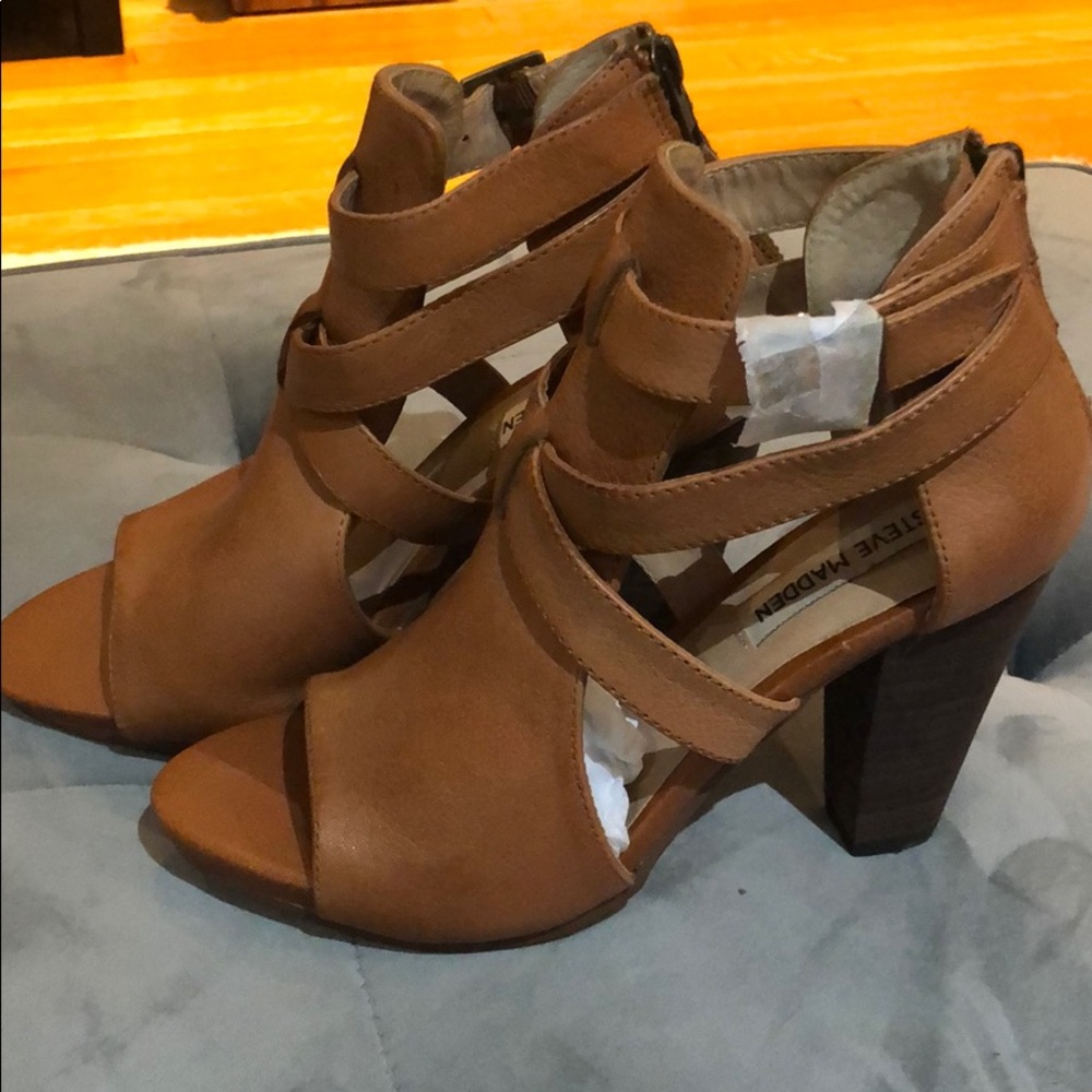 Steve Madden tan brown heels. NEW